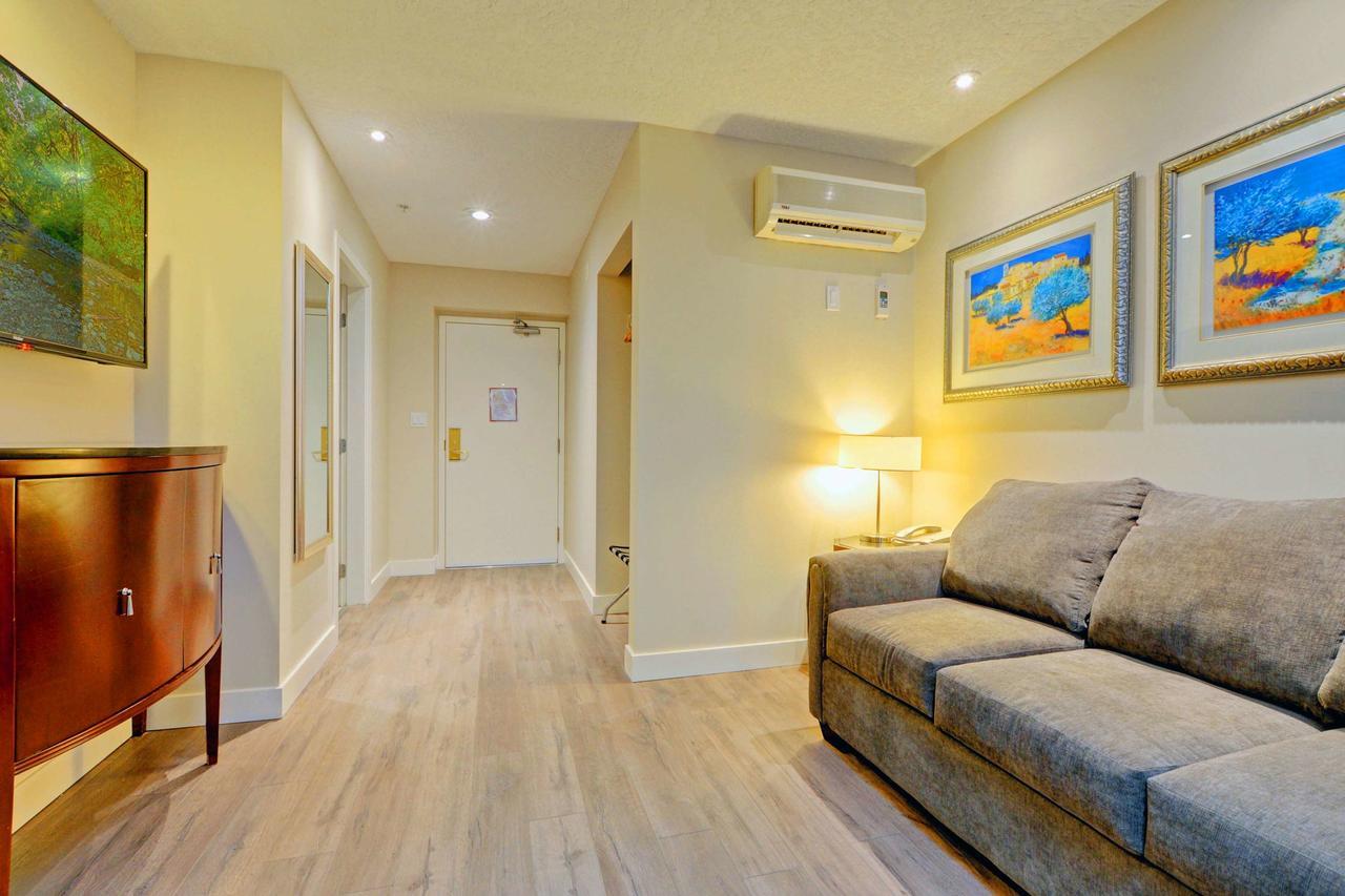 Red Lion Inn And Suites Victoria Saanich Zewnętrze zdjęcie