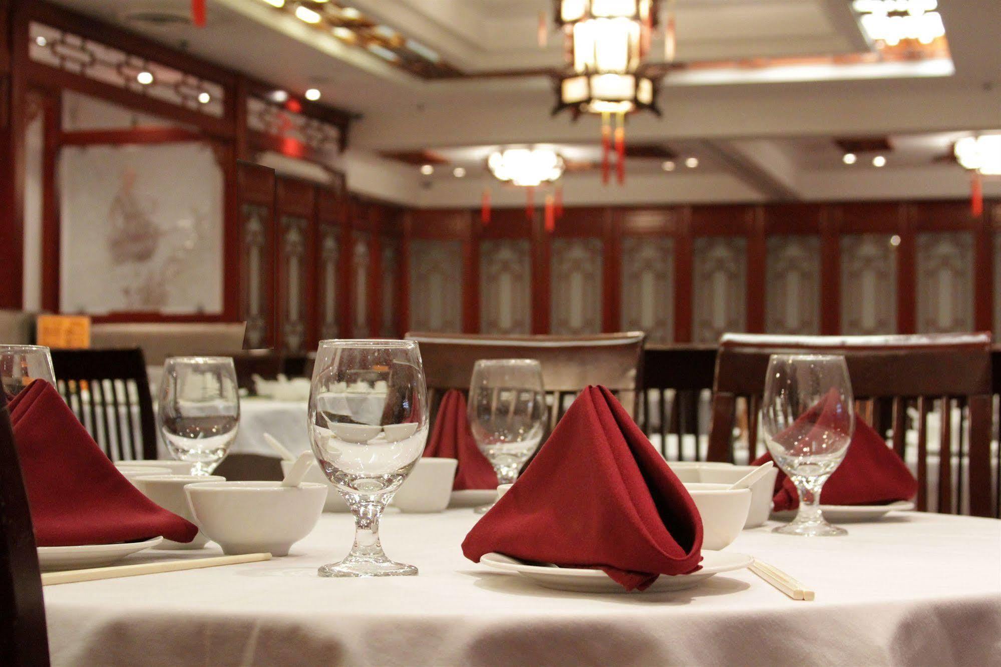 Red Lion Inn And Suites Victoria Saanich Zewnętrze zdjęcie