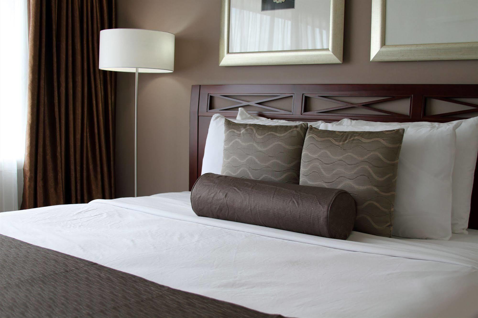 Red Lion Inn And Suites Victoria Saanich Zewnętrze zdjęcie