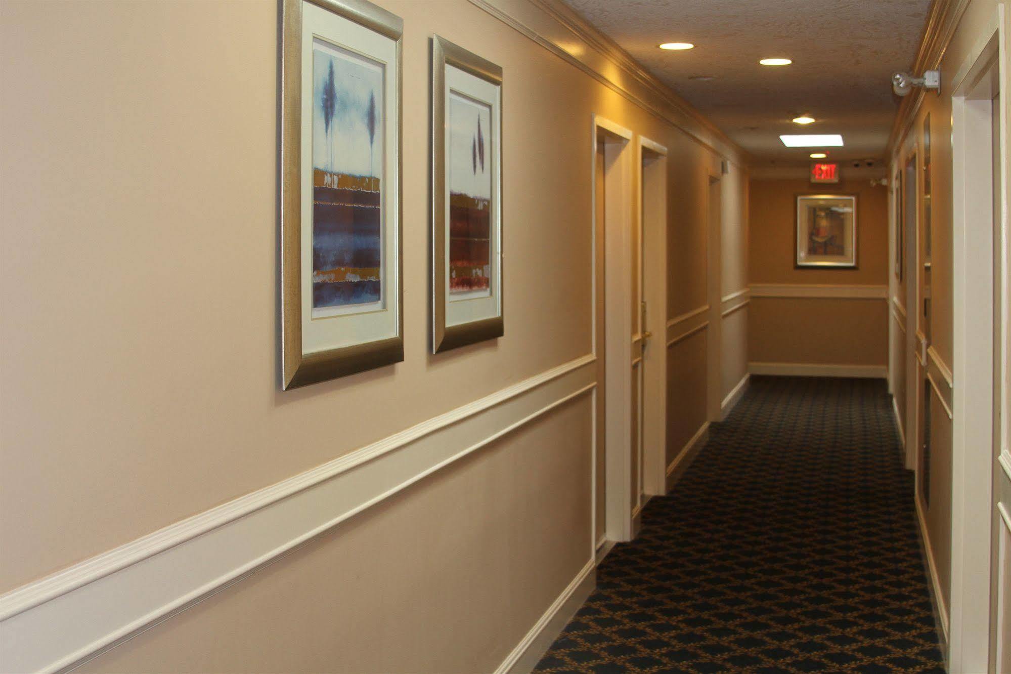 Red Lion Inn And Suites Victoria Saanich Zewnętrze zdjęcie