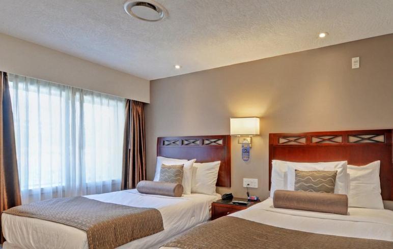 Red Lion Inn And Suites Victoria Saanich Zewnętrze zdjęcie